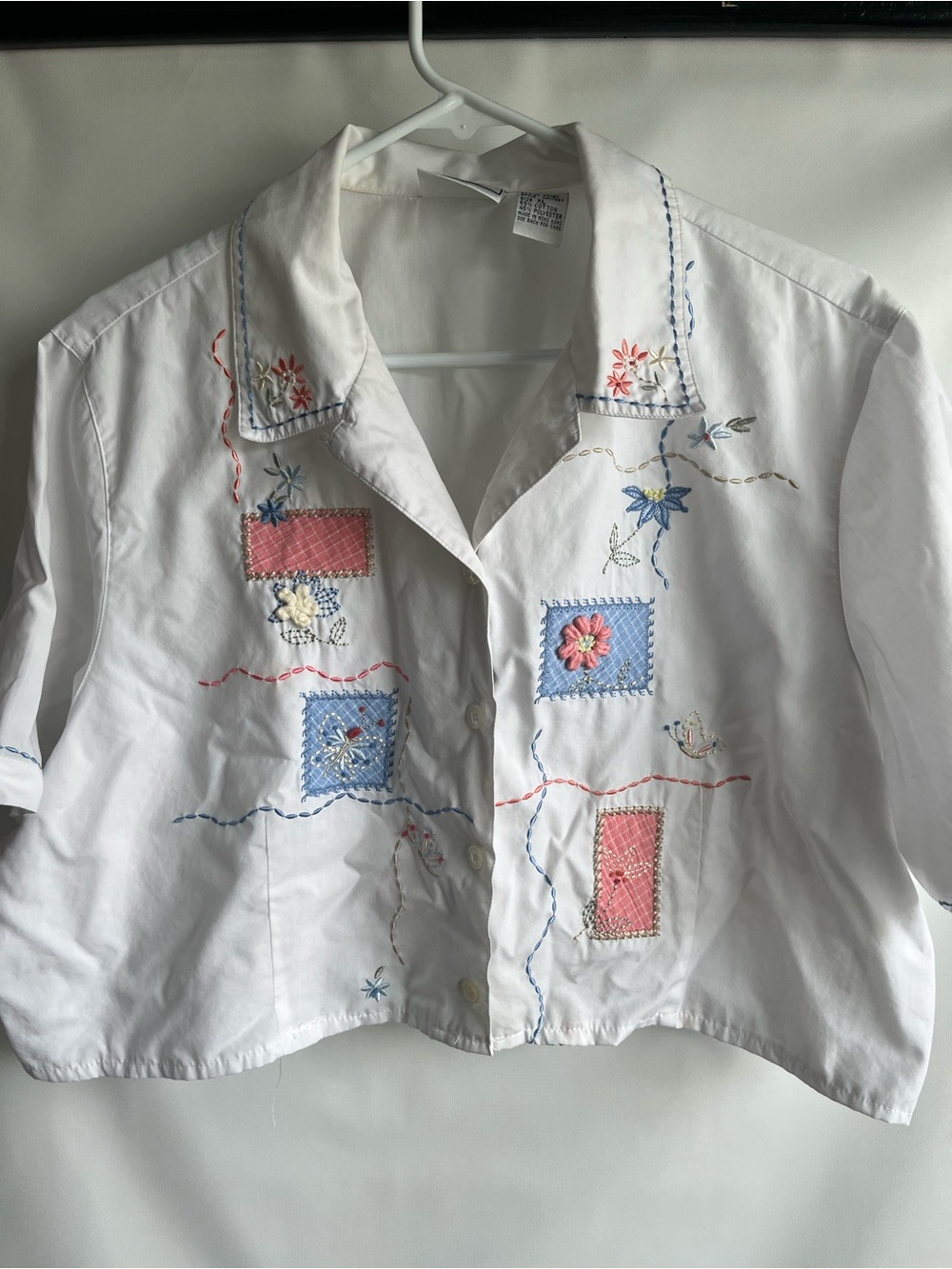 Vintage White Embroidered Cropped Button-Up Shirt with Pink & Blue Accents